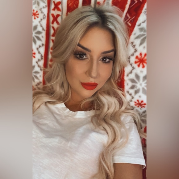 Meet your Posher, Heather - Picture 1 of 1